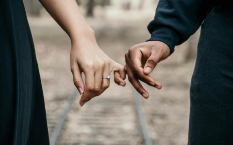 男朋友不让我戴牙套怎么办？-男朋友不让我戴戒指代表什么