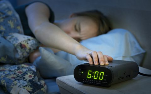 8小时睡眠论可能是错的 睡眠周期因人而异（每天8小时睡眠够吗）