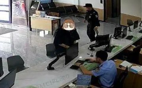 “看到朋友圈，我知道自己逃不掉了！”-看到这条朋友圈的人都睁着眼睛吧
