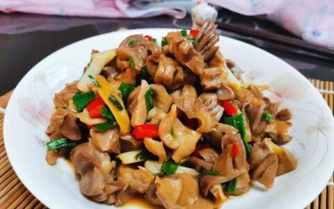 鸡胗好吃有诀窍，直接下锅炒就错了，教你一招，脆爽鲜香无腥味！-鸡胗怎么做好吃