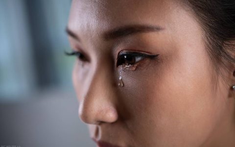 都说儿女双全好，长大后才发现：“全”的是父母，“苦”的是女儿