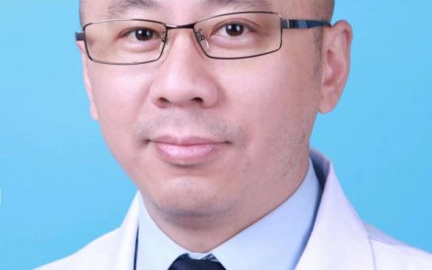 “专家称‘8小时睡眠论’错了”上热搜，我们又采访了一位专家（”8小时睡眠论”可能是错的!来看这10个睡觉常识）
