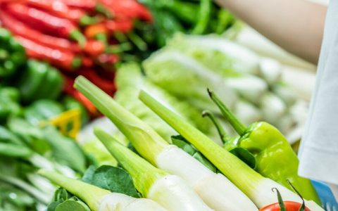 女人过了50岁，建议吃这3种“碱性食物”，会让你体态轻盈显年轻-五十岁女性吃什么保健品