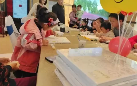 德州长河街道华嬉社区开展儿童油画DIY活动江疏影为何不愿拍古装戏？当她穿上古装的那刻，网友：低调一回？(江疏影气质出众)