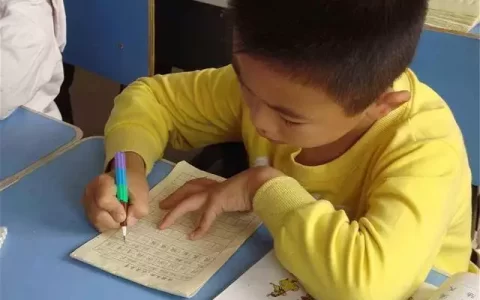 一年级学生抄生字放飞自我，逐渐潦草，赋予“灵魂”：象形文字？