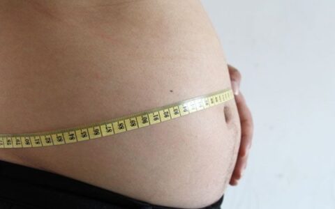 60岁后，身高170的男性体重多少算标准？保持在一个范围更健康(60岁身高172标准体重是多少)