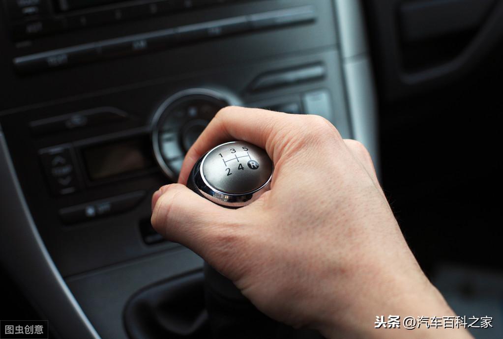 手动挡车减速，先踩刹车还是先踩离合？今天终于明白了-手动挡减速的时候先踩离合还是刹车