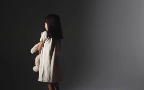 妈妈把女儿抗抑郁药换成维生素，医生：别把孩子推向”另一个深渊”（如果把抗抑郁药物都吃掉了会死吗）