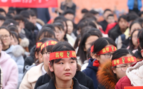 郑州15名学生无缘高考，当事人出面证实，班主任3个字回答惹众怒（郑州高考失联男孩最新消息）