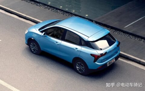 2款入门级四轮电动车，最大续航301km，冬暖夏凉，接娃出行都方便（四轮电动车哪款最好骑）