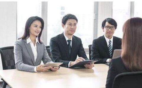 面试官：做个简单的自我介绍！傻瓜说个没完，聪明人只讲这3点-自我介绍面试简单大方