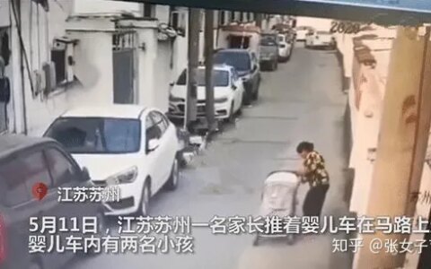 汽车碾压小孩事件：倒霉的司机，可怜的孩子，孩子他妈是亲生的么（汽车碾压小孩事故视频）
