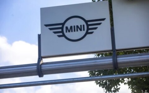 宝马mini取消活动，但排队领钥匙扣的人依旧络绎不绝！（宝马mini熄火后钥匙拔不出来怎么办）