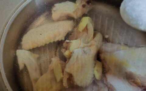 原创
钵钵鸡，配上现炸的西瓜汁和啤酒美美哒！（钵钵鸡的调料汁怎样做）