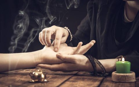 原创
安徽一算命网红3年非法盈利200多万被抓-安徽有个算命的人谁知道