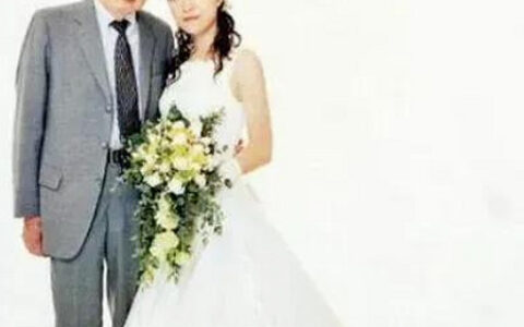翁帆签离婚协议后精神异常，当街崩溃斥责杨振宁-翁帆嫁给杨振宁是因为政治原因吗