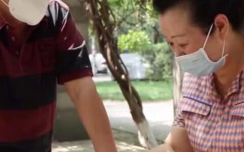 毕福剑近况曝光，身体发福无往日风采，戴帽子口罩难掩沧桑-毕福剑的现在情况