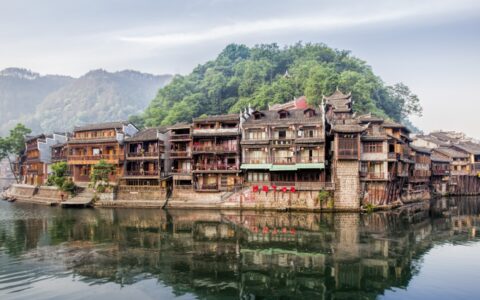 纯干货！凤凰古城最全攻略：美食+住宿+景点+注意事项~好玩不踩雷！-凤凰古城9个景点值得看吗