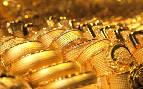 金价止跌！2023年8月18日各大金店黄金价格多少钱一克？-未来金价涨跌