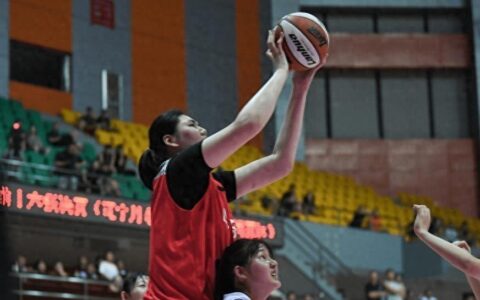 19中19！中国16岁2米28女姚明又爆发，两战轰76分剑指冠军-中国的女姚明