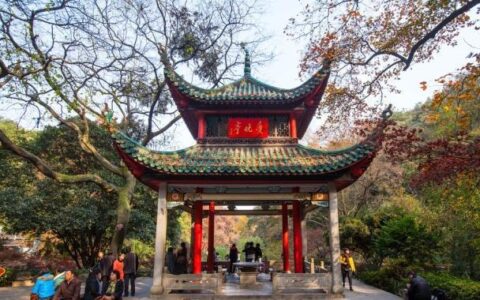 湖南是我国中南部旅游资源大省，湖南又有“芙蓉国”之称！