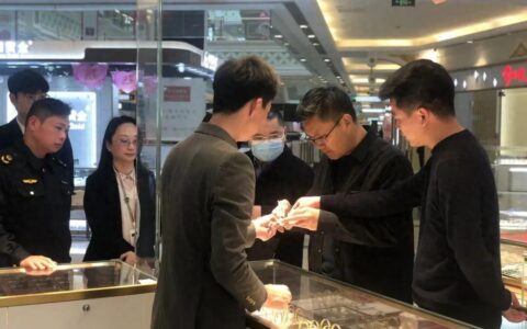 隐瞒克重、掺杂掺假，多家知名金店被约谈！专家紧急提醒→