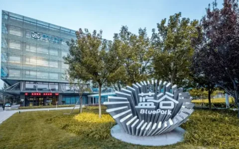 华为加持+增资80亿，北汽极狐来了！