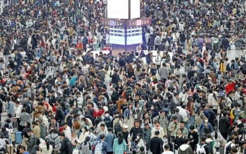五一小长假变”人山人海”?人满为患场面震撼网友直呼吓人